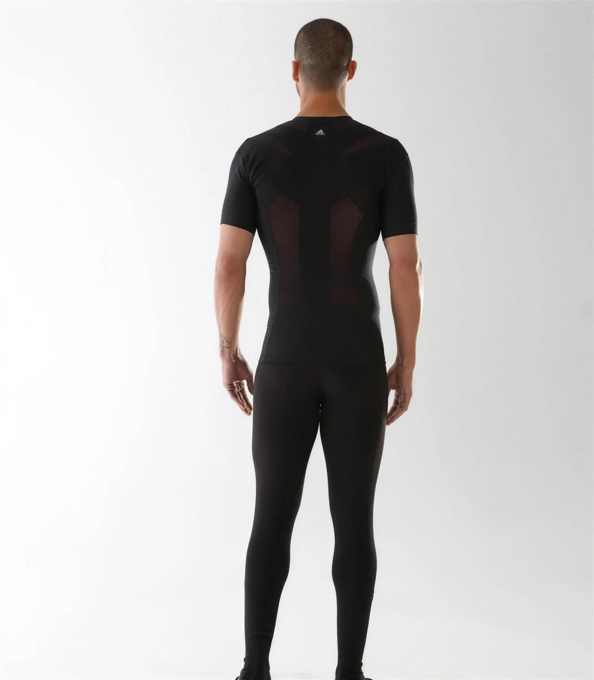 Camiseta postural masculina com zíper Posture Shirt® preta — Alignmed Brasil — foto 4