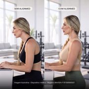 Comparativo sem AlignMed e com AlignMed: mulher sentada ao computador, ombros à frente e, com o Top Esportivo Postural bege com zíper, ombros para trás e coluna neutra. Imagem ilustrativa.